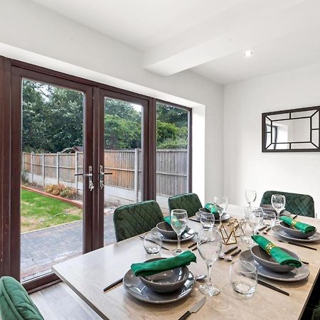 Walsall - 4 Bedroom House, Wi-Fi, Garden , Sleeps 8 - Jrr Stays Bescot Exterior photo